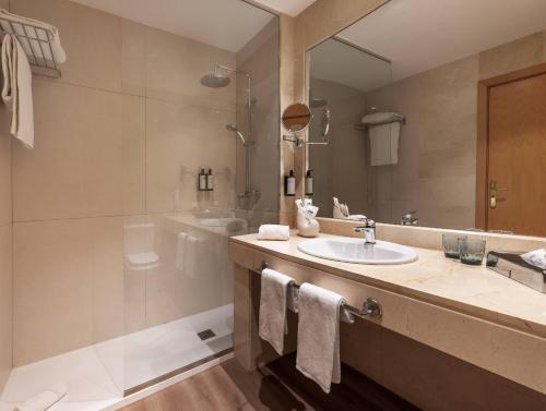 Habitación Premium Comunicada del hotel Malaga Alameda Centro Affiliated By Meliá. Foto 3