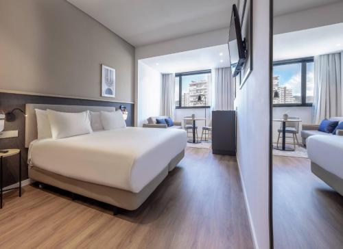 Suite Junior del hotel Malaga Alameda Centro Affiliated By Meliá. Foto 11