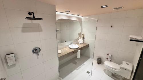 Suite Doble Deluxe - Cama grande del hotel Tequendama Medellín - Estadio. Foto 6