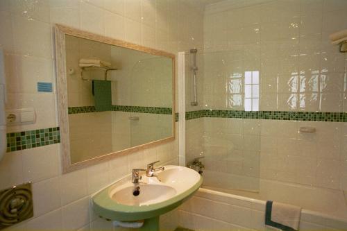 Habitación Cuádruple con balcón del hotel Polo