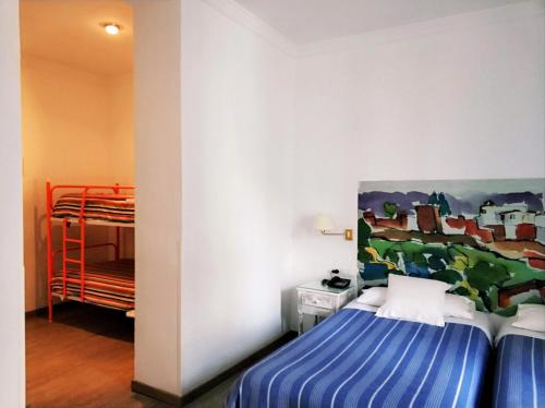 Habitación Cuádruple con balcón del hotel Polo. Foto 2