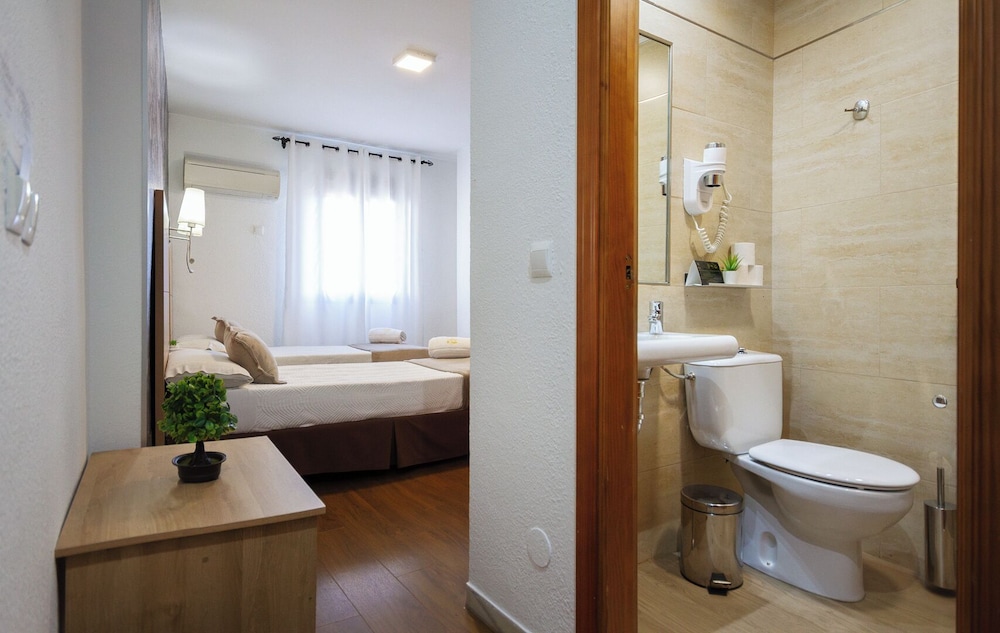 Habitación estándar doble (Double Room 2 beds ) del hotel El Tajo and Spa. Foto 1