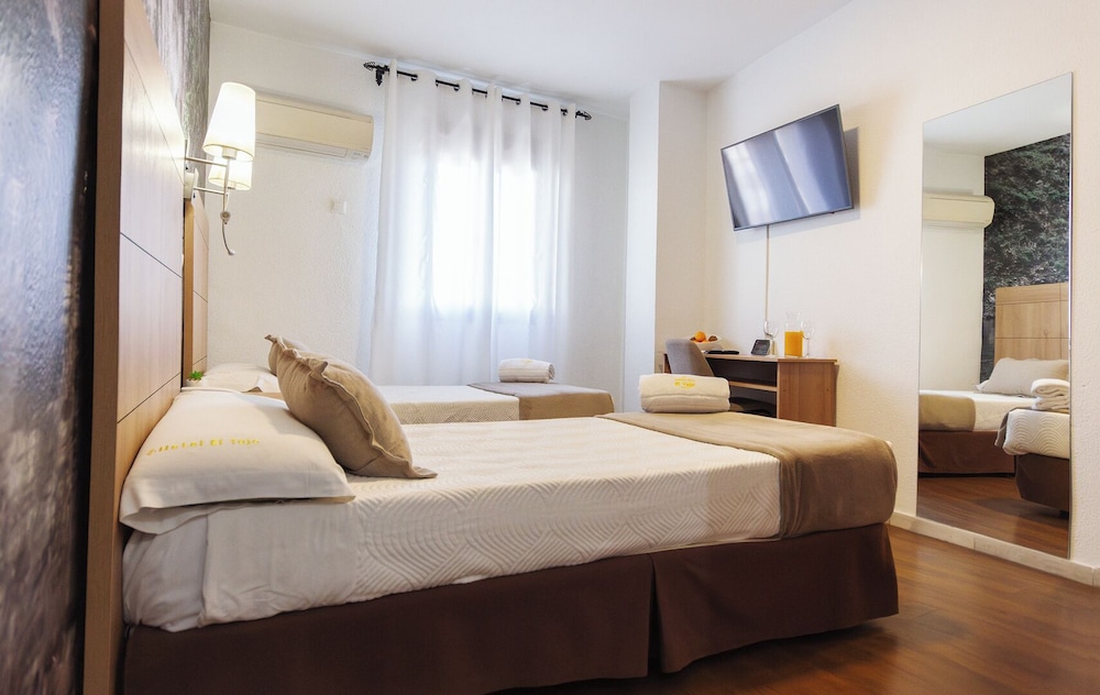 Habitación estándar doble (Double Room 2 beds ) del hotel El Tajo and Spa. Foto 2