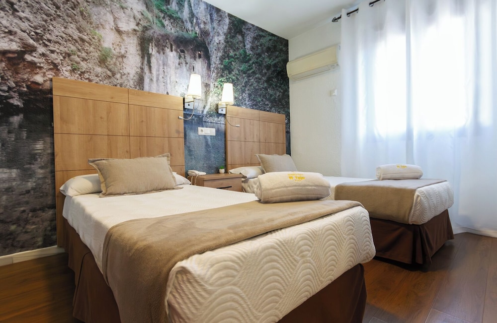 Habitación estándar doble (Double Room 2 beds ) del hotel El Tajo and Spa. Foto 3