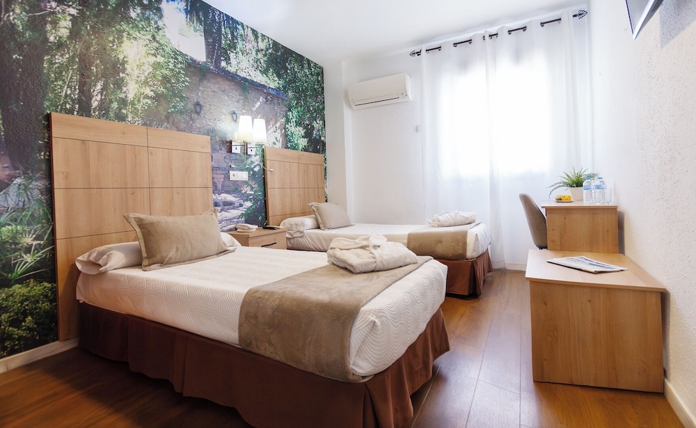 Habitación estándar doble (Double Room 2 beds ) del hotel El Tajo and Spa. Foto 4