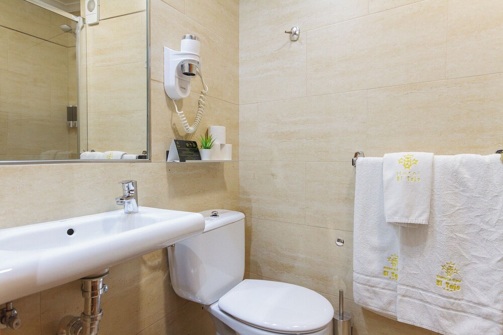 Habitación estándar doble (Double Room 2 beds ) del hotel El Tajo and Spa. Foto 5
