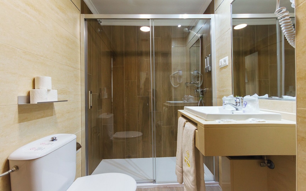 Habitación estándar doble (Double Room 2 beds ) del hotel El Tajo and Spa. Foto 6