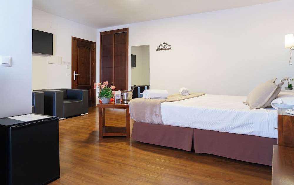 Habitación Deluxe doble del hotel El Tajo and Spa. Foto 2