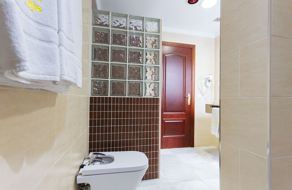 Habitación Deluxe doble del hotel El Tajo and Spa. Foto 5