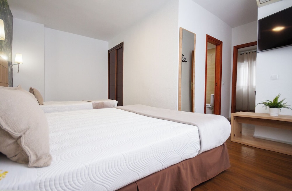 Habitación triple familiar del hotel El Tajo and Spa. Foto 3