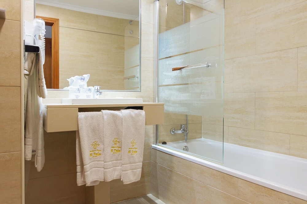 Habitación triple familiar del hotel El Tajo and Spa. Foto 11