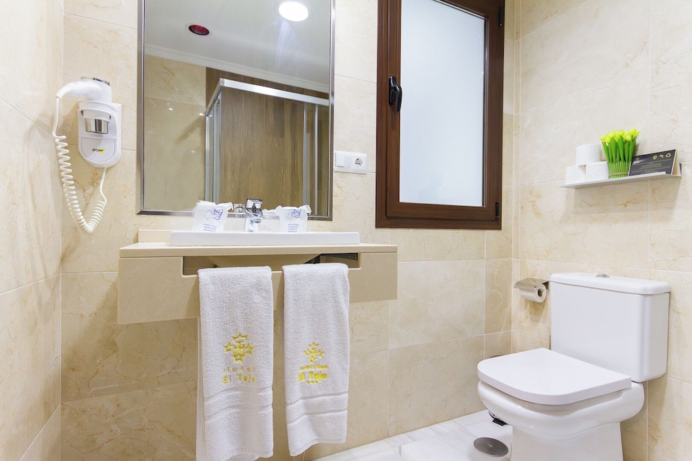 Habitación cuádruple del hotel El Tajo and Spa. Foto 5