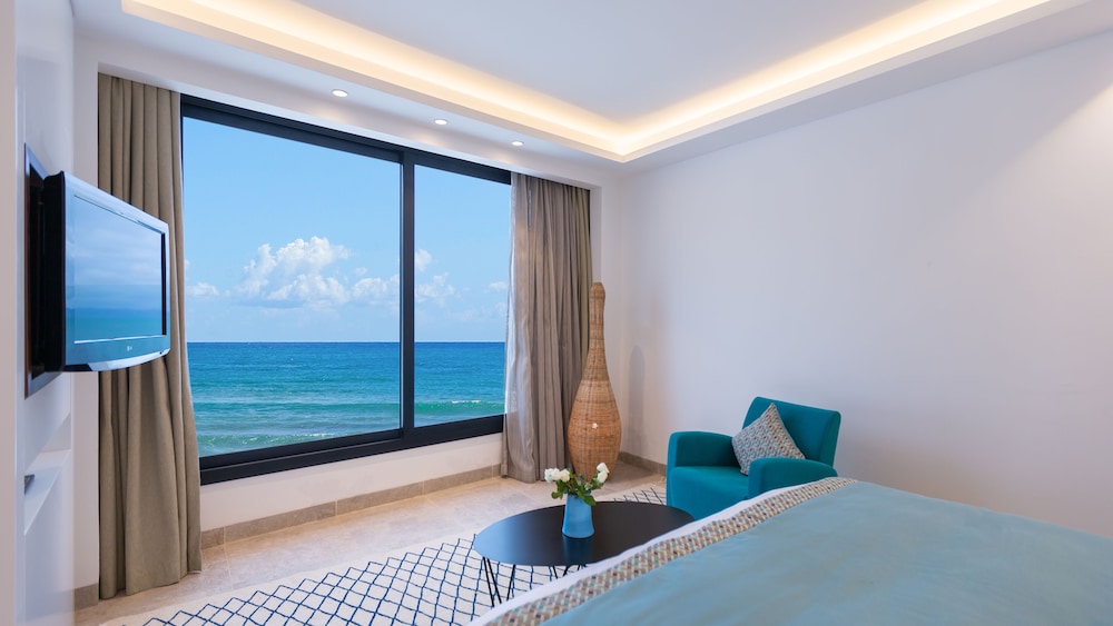 Habitación ejecutiva, 1 cama de matrimonio grande, vistas a la playa del hotel Movenpick Gammarth Tunis. Foto 4