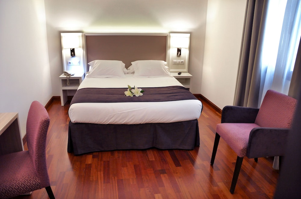 Habitación estándar doble del hotel Maestranza. Foto 1