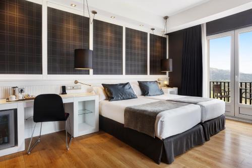Habitación Doble con terraza y vistas del hotel Catalonia Reina Victoria. Foto 4