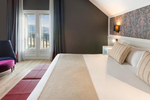 Suite Junior del hotel Catalonia Reina Victoria. Foto 7