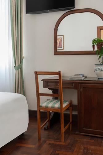 Habitación Triple del hotel Boccaccio. Foto 3