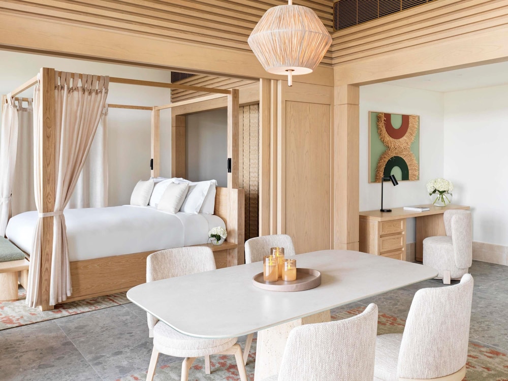 Signature Suite, 1 King Bed with Sofa bed, Resort View (1 bedroom - Palm), Adults Only del hotel Sofitel Dubai The Palm. Foto 9
