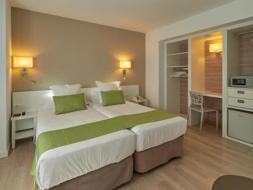 Habitación doble con balcón del hotel Bq Amfora Beach - Adults Only. Foto 1