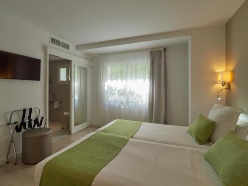 Habitación doble con balcón del hotel Bq Amfora Beach - Adults Only. Foto 6