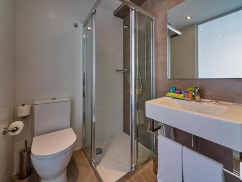 Habitación doble con balcón del hotel Bq Amfora Beach - Adults Only. Foto 11