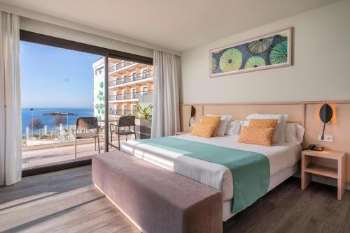 Double Room with Frontal Sea View - My Favorite Club del hotel Aluasoul Palma - Adults Only. Foto 3