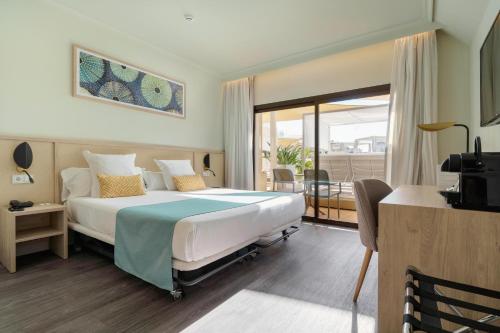 Premium Double Room with Bali Bed - My Favorite Club del hotel Aluasoul Palma - Adults Only. Foto 2