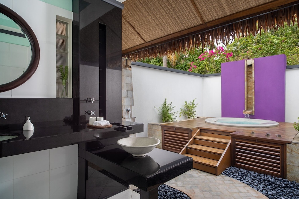 Villa con Piscina de Chorros en Primera Línea de Playa del hotel Dhawa Ihuru. Foto 3