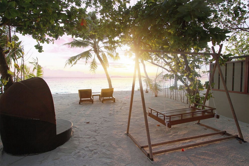 Villa con Vistas al Atardecer en Primera Línea de Playa del hotel Dhawa Ihuru. Foto 1