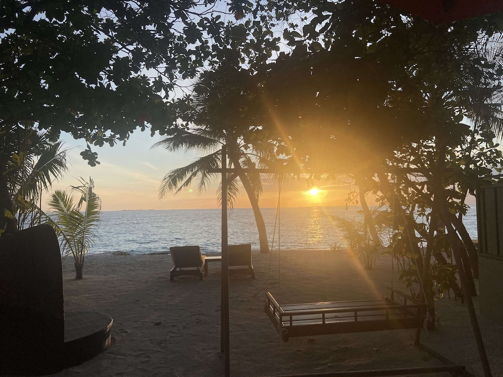Villa con Vistas al Atardecer en Primera Línea de Playa del hotel Dhawa Ihuru. Foto 2