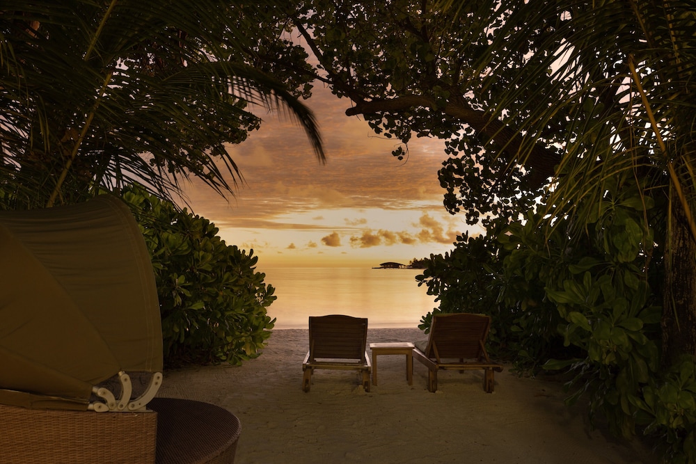 Villa con Vistas al Atardecer en Primera Línea de Playa del hotel Dhawa Ihuru. Foto 3