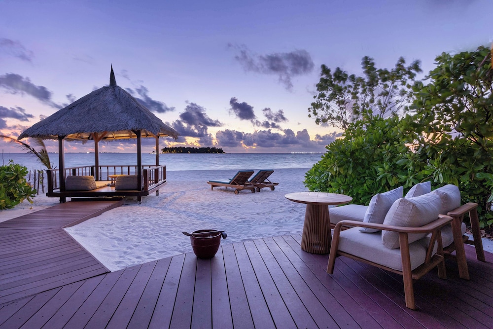 Luxury Villa, Private Pool, Beachfront del hotel Banyan Tree Vabbinfaru. Foto 4