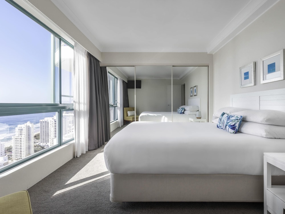 3 dormitorios del hotel Mantra Crown Towers. Foto 5