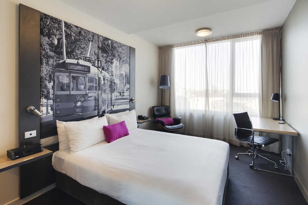 Estudio 1 cama queen del hotel Mercure Melbourne Therry Street. Foto 2