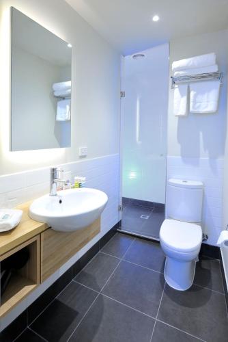 Estudio Privilege 1 cama queen del hotel Mercure Melbourne Therry Street. Foto 3