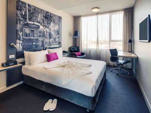 Estudio Privilege 1 cama queen del hotel Mercure Melbourne Therry Street. Foto 10