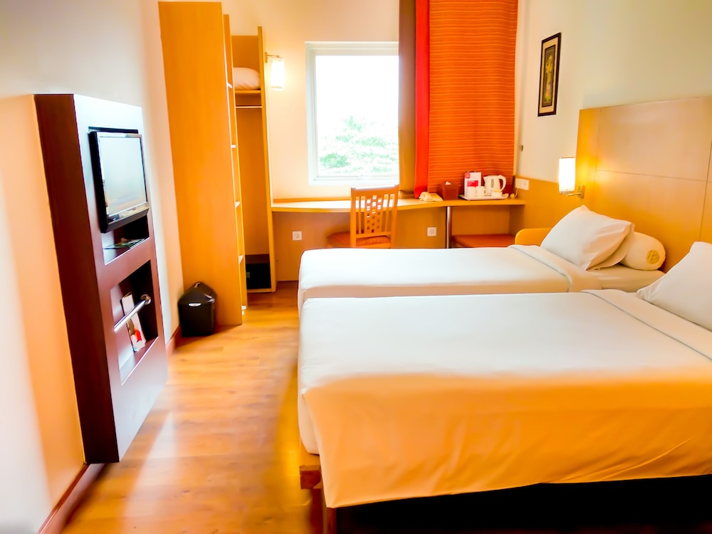 Estándar con 2 camas individuales del hotel Ibis Bali Kuta. Foto 1