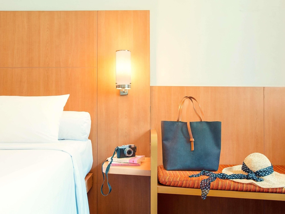 Habitación doble Vista ciudad 1 Cama doble del hotel Ibis Bali Kuta. Foto 4