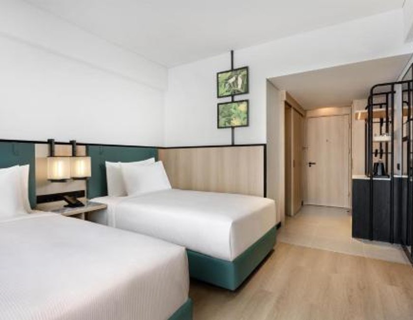 Twin Guest Room with Terrace del hotel Ibis Styles Bali Benoa. Foto 5
