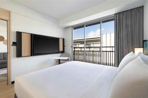 Habitación Familiar Deluxe con cama extragrande del hotel Ibis Styles Bali Benoa. Foto 3