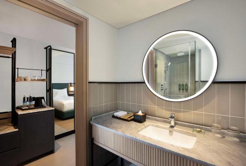 Habitación Doble con balcón - 2 camas del hotel Ibis Styles Bali Benoa. Foto 3
