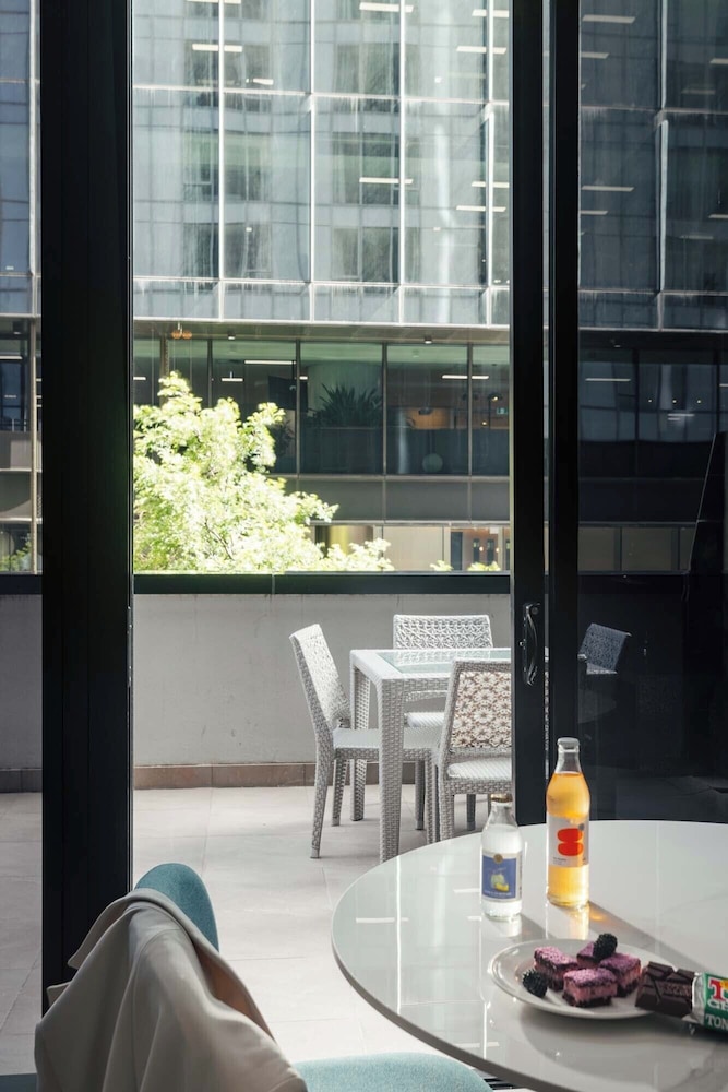 Suite de Dos Dormitorios de Concepto Abierto del hotel The Olsen Melbourne – Art Series. Foto 8