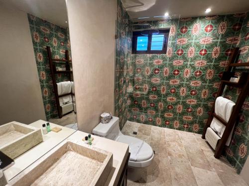 Habitación Doble Estándar del hotel El Mesón Del Marqués. Foto 3