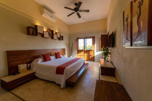 Suite Grand del hotel El Mesón Del Marqués. Foto 1
