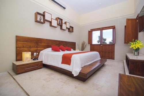 Suite Grand del hotel El Mesón Del Marqués. Foto 6