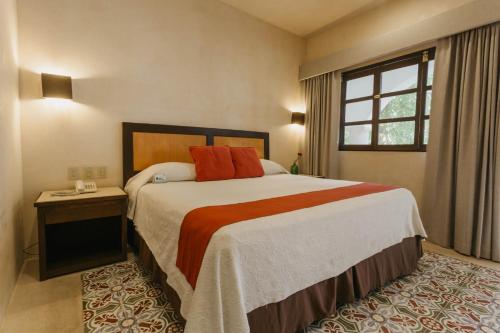 Habitación Estándar - Cama extragrande del hotel El Mesón Del Marqués. Foto 6