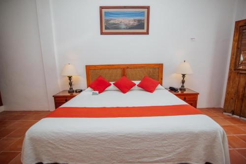 Habitación Superior con cama extragrande del hotel El Mesón Del Marqués. Foto 1