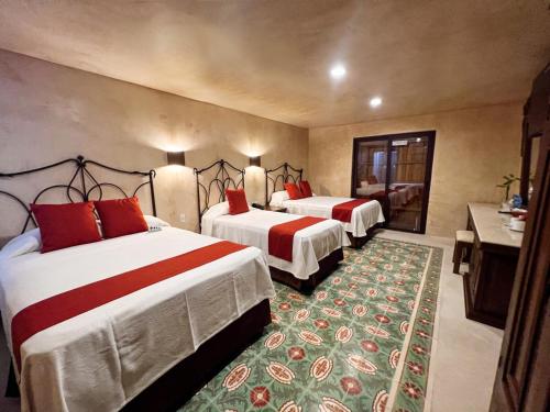 Habitación Familiar Superior del hotel El Mesón Del Marqués. Foto 1