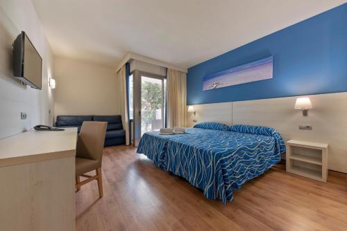 Habitación Triple Superior del hotel Best Delta. Foto 1