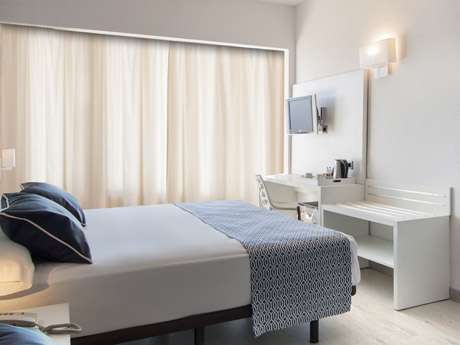 Habitación doble Vista Piscina del hotel Catalonia Del Mar - Adults Only. Foto 2